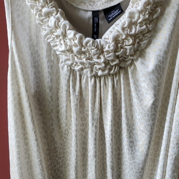New Directions Cream And Mettalic Gold Ruched Neckline  Tank Top - Picture 8 of 10